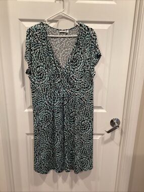 Croft & BarrowWomen’s Black and Aqua Printed V-Neck Dress